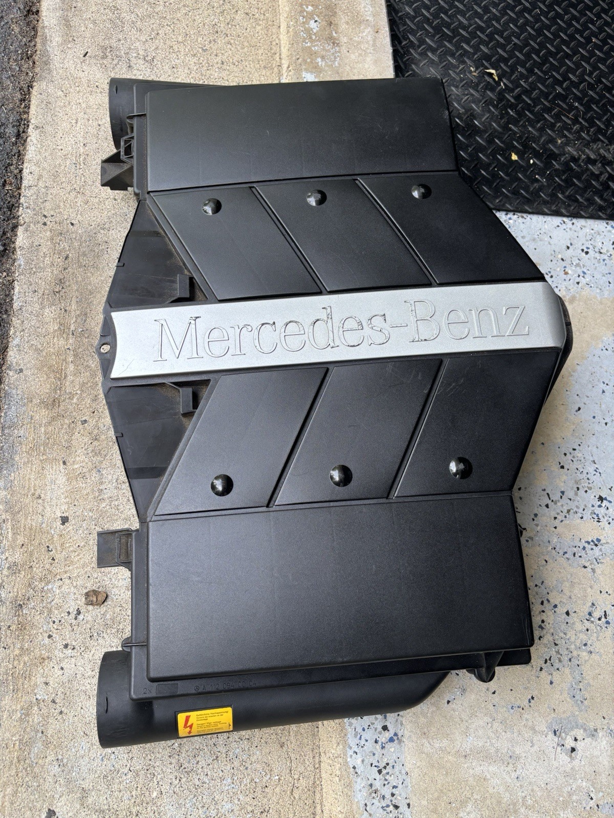 2003-06 Mercedes-Benz SL Class Air Intake Box Cover Engine Mercedes SL500 SL600 2003-06 Mercedes-Benz SL Class Air Intake Box Cover Engine Mercedes SL500 SL600