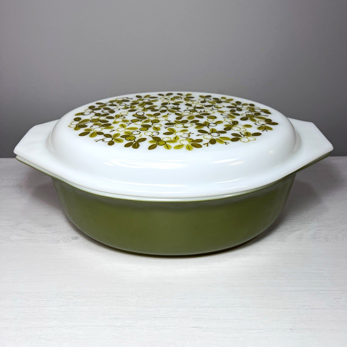 Vintage Pyrex 045 2.5 Qt Casserole Dish Oval Green Meadow Printed Lid Minor Chip
