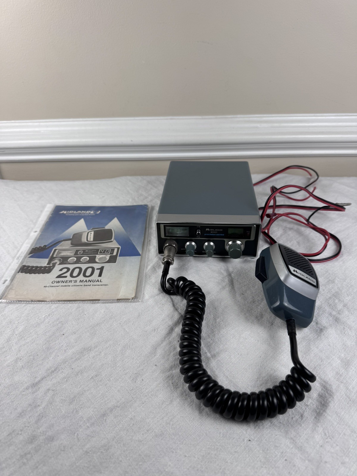 Vintage Midland 2001 Precision Series CB Radio 40 Channel Manual 1979 NEAR MINT Vintage Midland 2001 Precision Series CB Radio 40 Channel Manual 1979 NEAR MINT