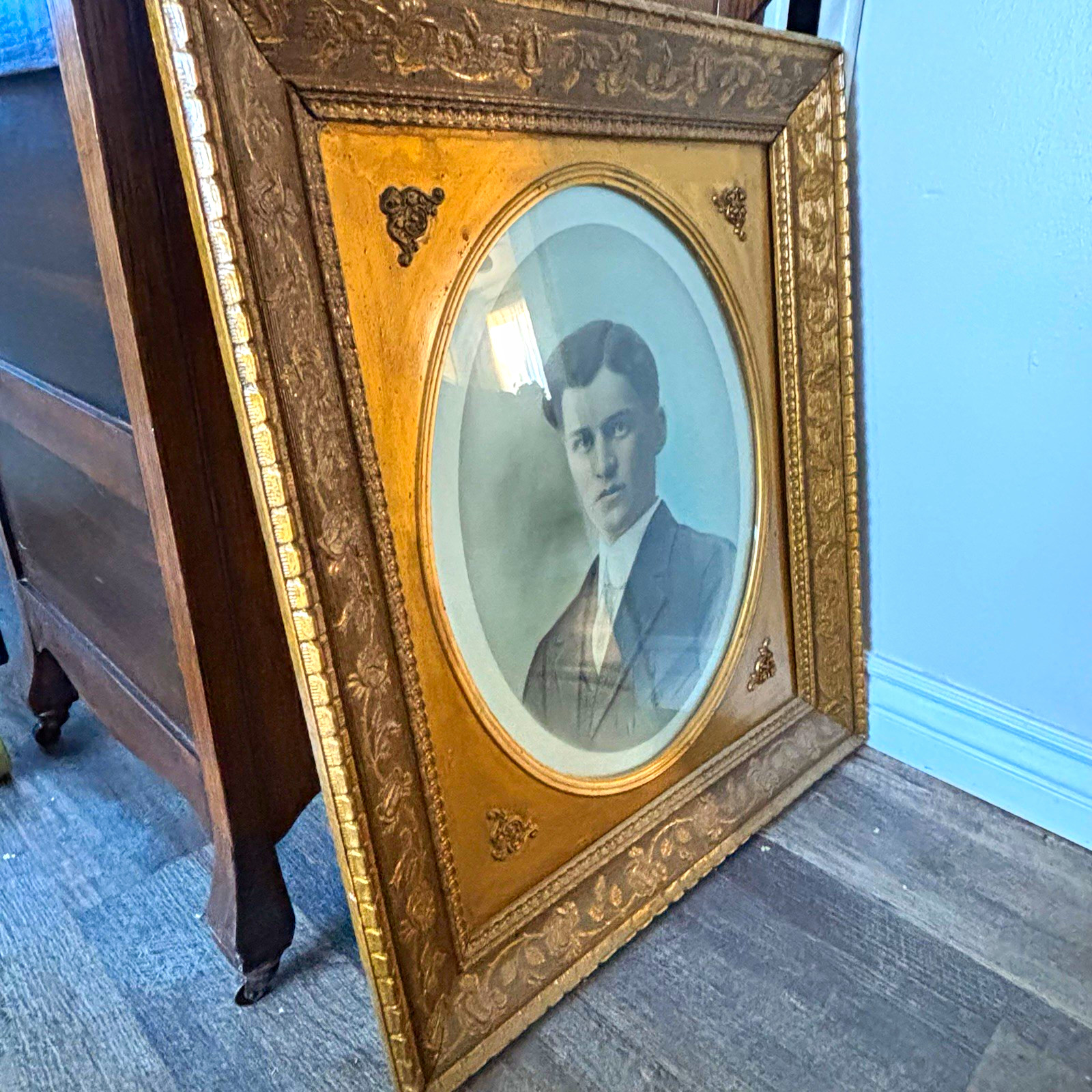 Large antique gold picture frame Large antique gold picture frame
