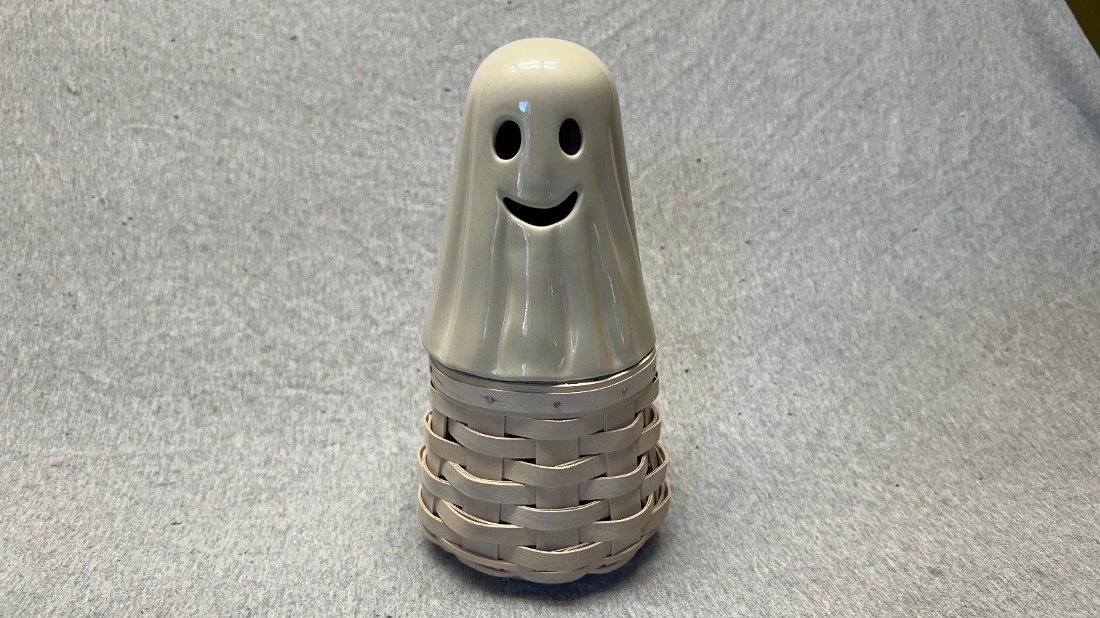Longaberger 2013 Boo Ceramic Pottery Halloween Ghost With Basket And Liner Longaberger 2013 Boo Ceramic Pottery Halloween Ghost With Basket And Liner