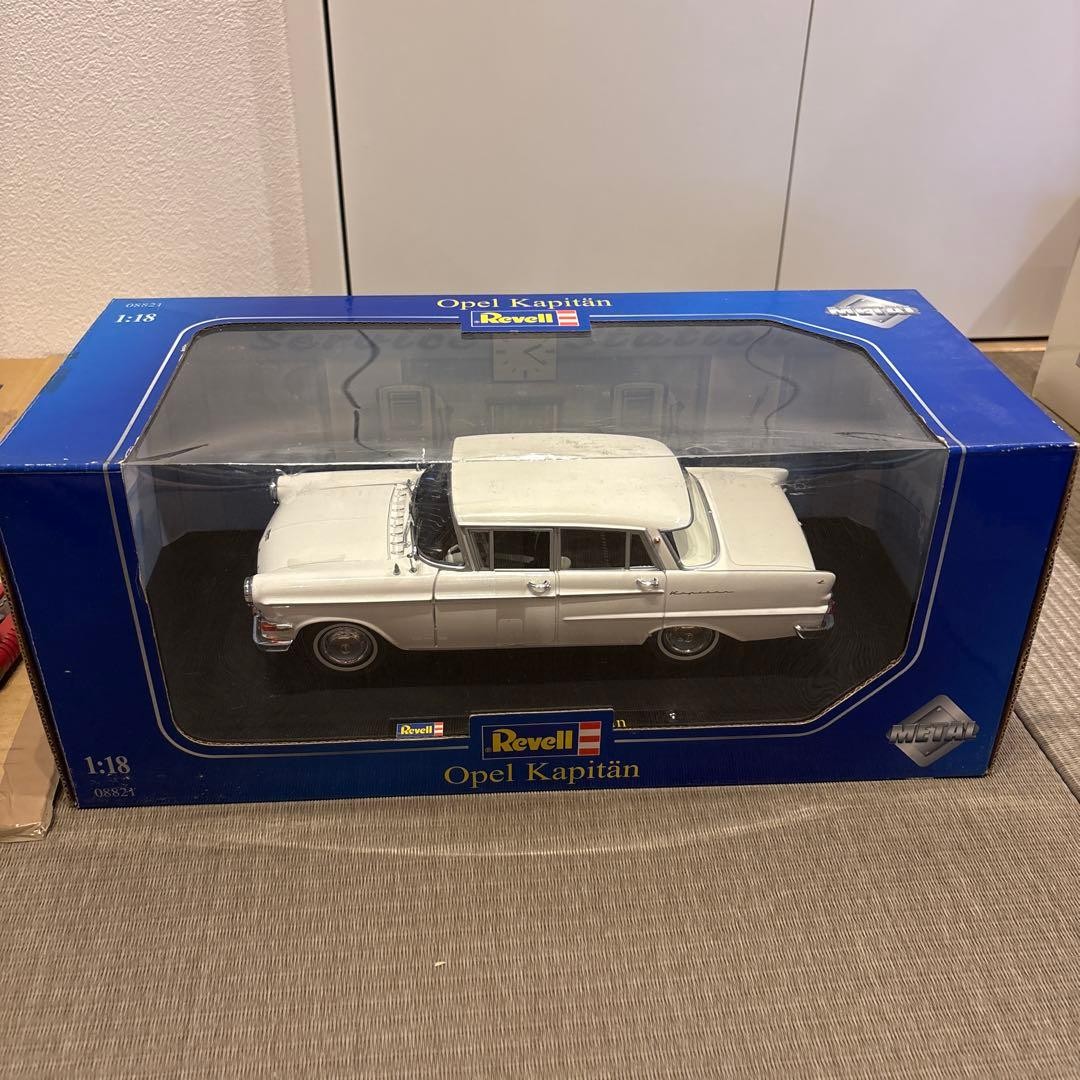 Revell Opel Kapitan White 1/18 Diecast Model Car Pre-Owned Revell Opel Kapitan White 1/18 Diecast Model Car Pre-Owned