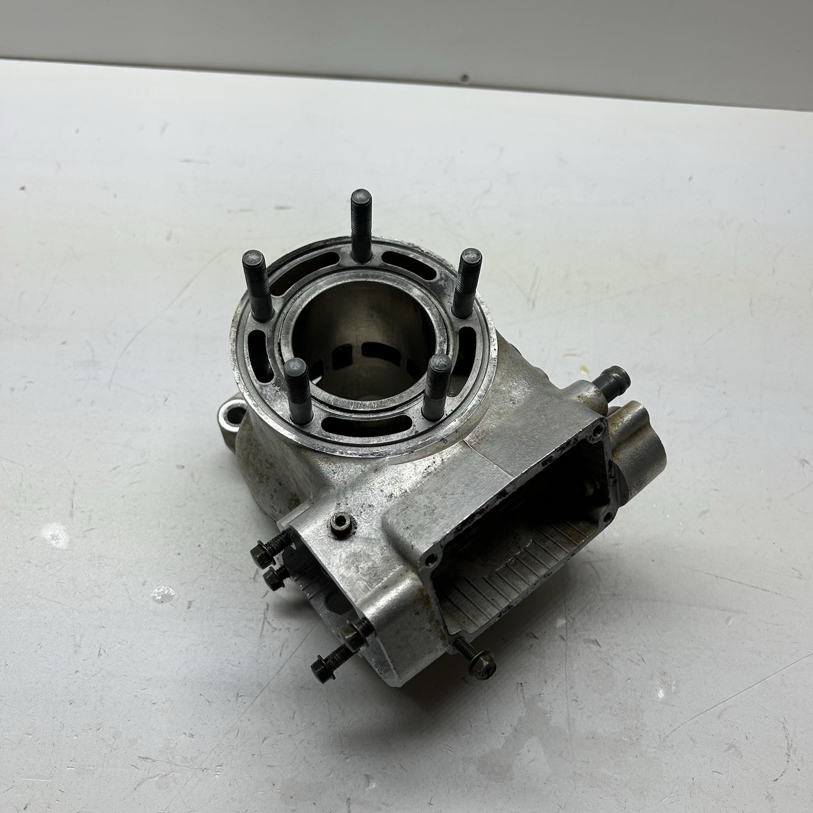 96 - 00 SUZUKI RM 125 TOP END ENGINE CYLINDER BARREL BORE OEM GOOD 96 - 00 SUZUKI RM 125 TOP END ENGINE CYLINDER BARREL BORE OEM GOOD