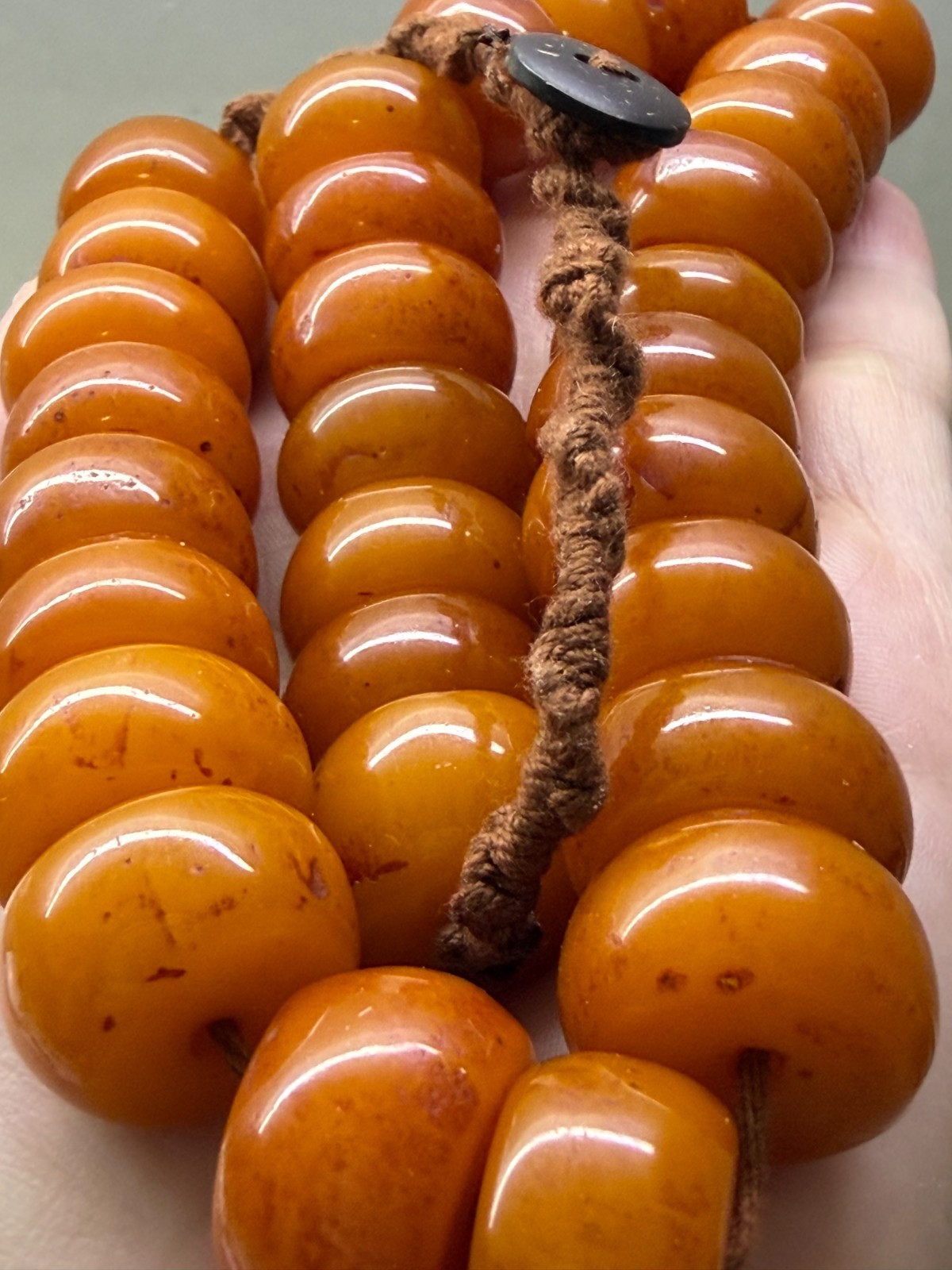 Vintage Collectible Bakelite Necklace by Catalin Faturan.weight 108 grams. Vintage Collectible Bakelite Necklace by Catalin Faturan.weight 108 grams.
