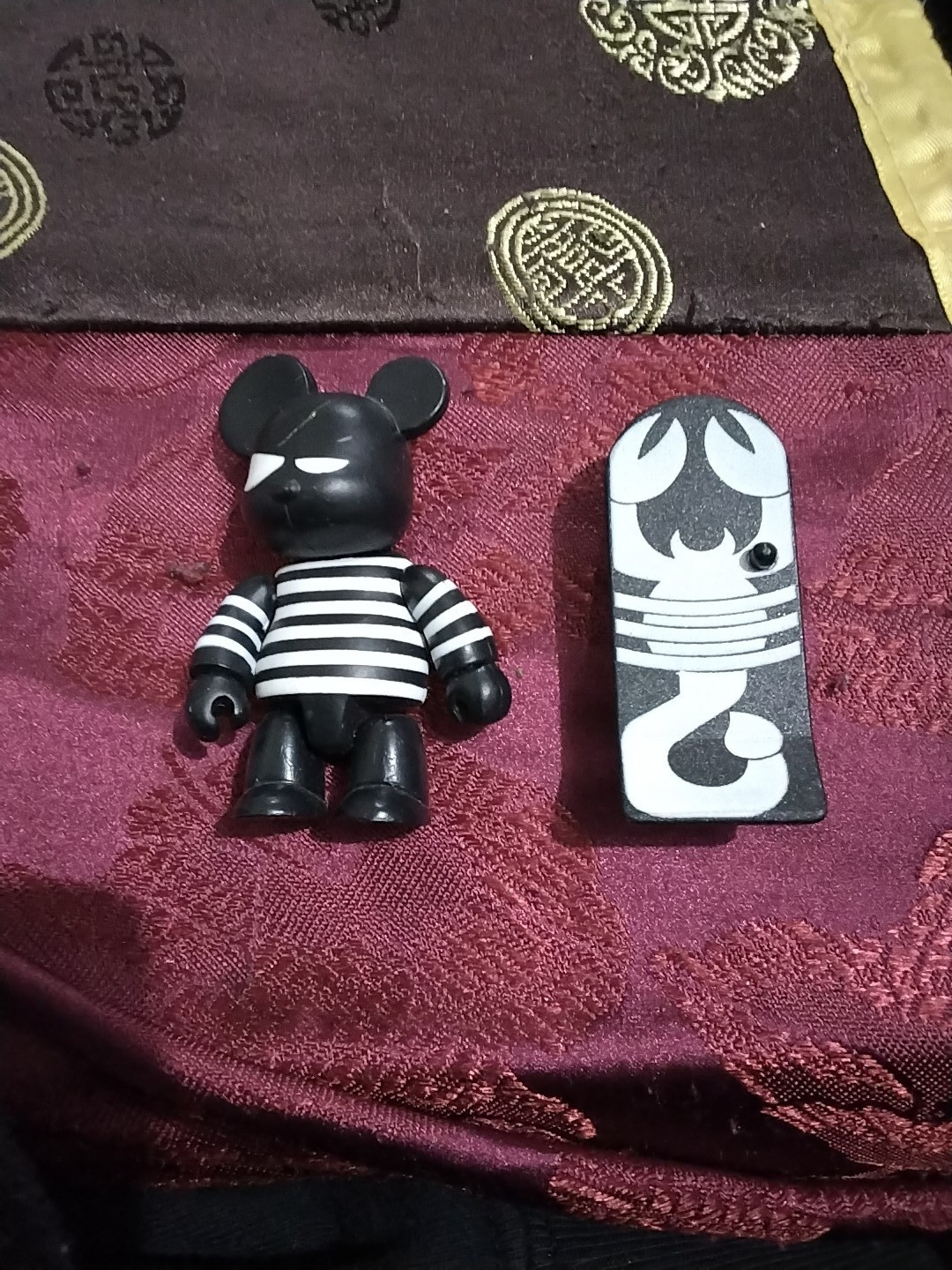 TOY2R QEE BLACK SKATER MOUSE 2.5” SUPER RARE 2002 VERY EARLY TOY2R
