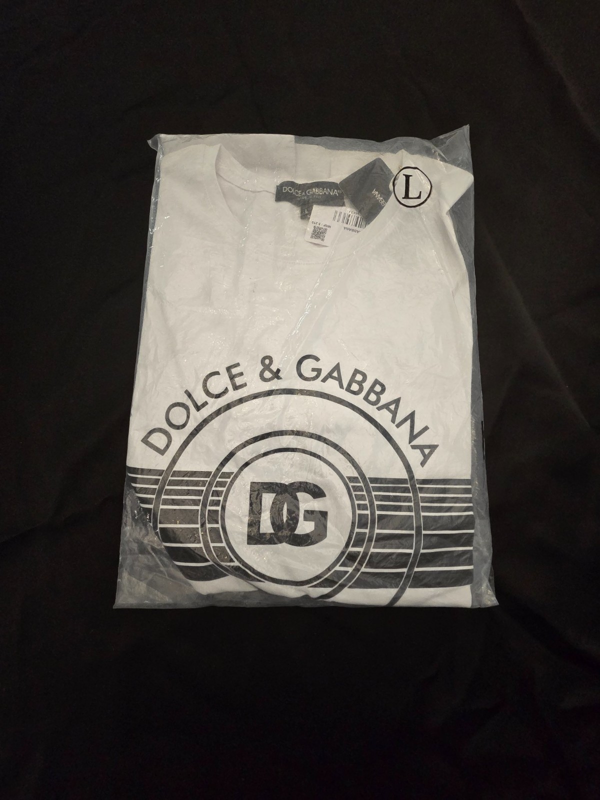 Dolce & Gabbana T-Shirt – White, Slightly Used Dolce & Gabbana T-Shirt – White, Slightly Used