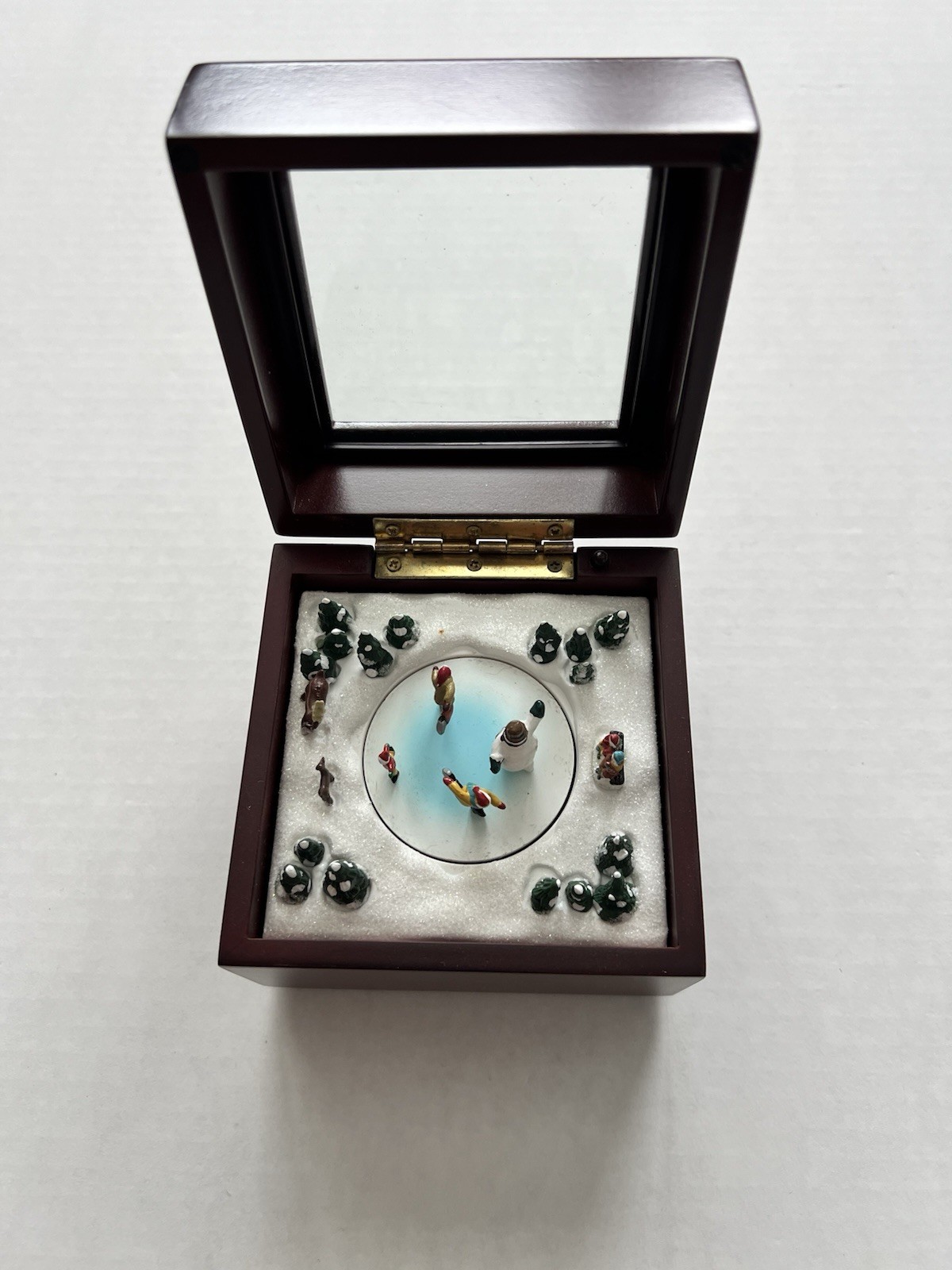 Mr. Christmas Animated Music Box Snowman Jamboree Skaters Winter Scene 4\ Mr. Christmas Animated Music Box Snowman Jamboree Skaters Winter Scene 4\