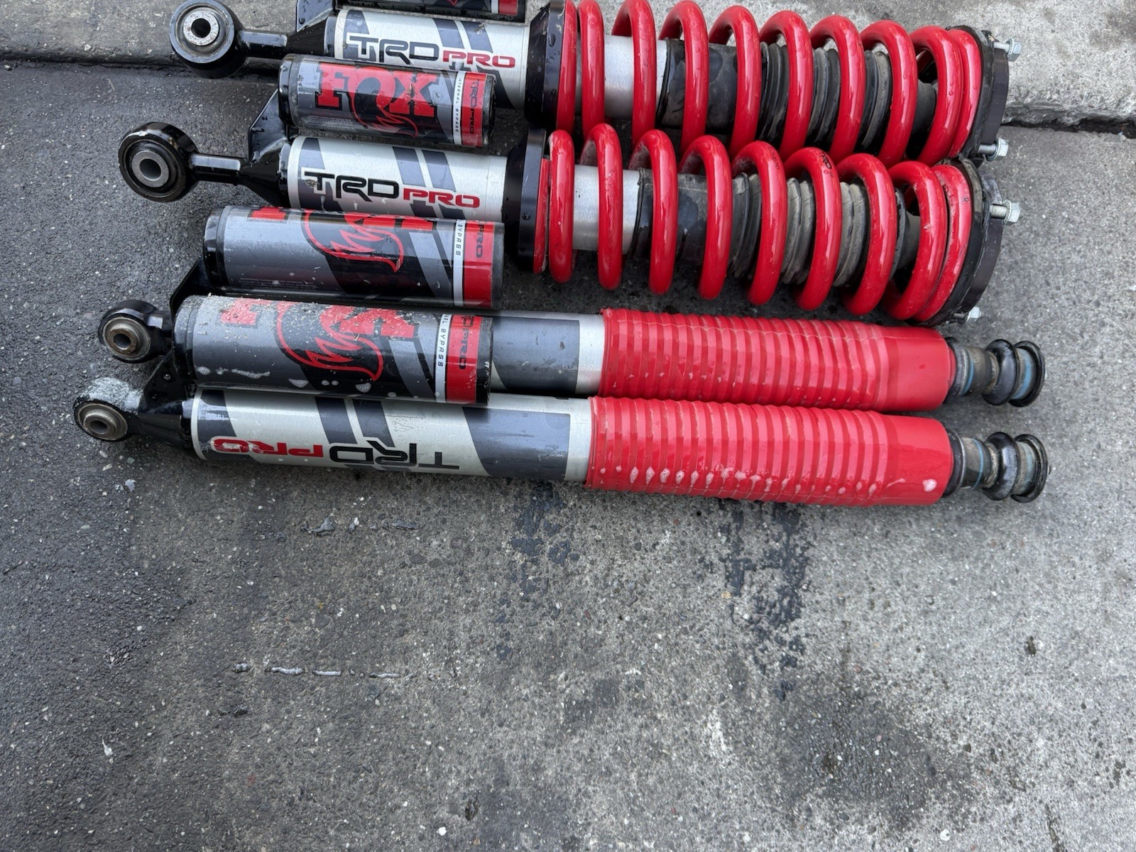 TRD Tundra 2022 and Up Front and Rear Shock Fox Style TRD Tundra 2022 and Up Front and Rear Shock Fox Style