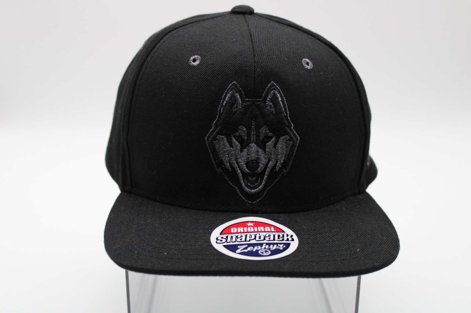 Vtg UCONN Huskies Zephyr Snapback Hat Black Silver Bill Logo Script NOS Hologram