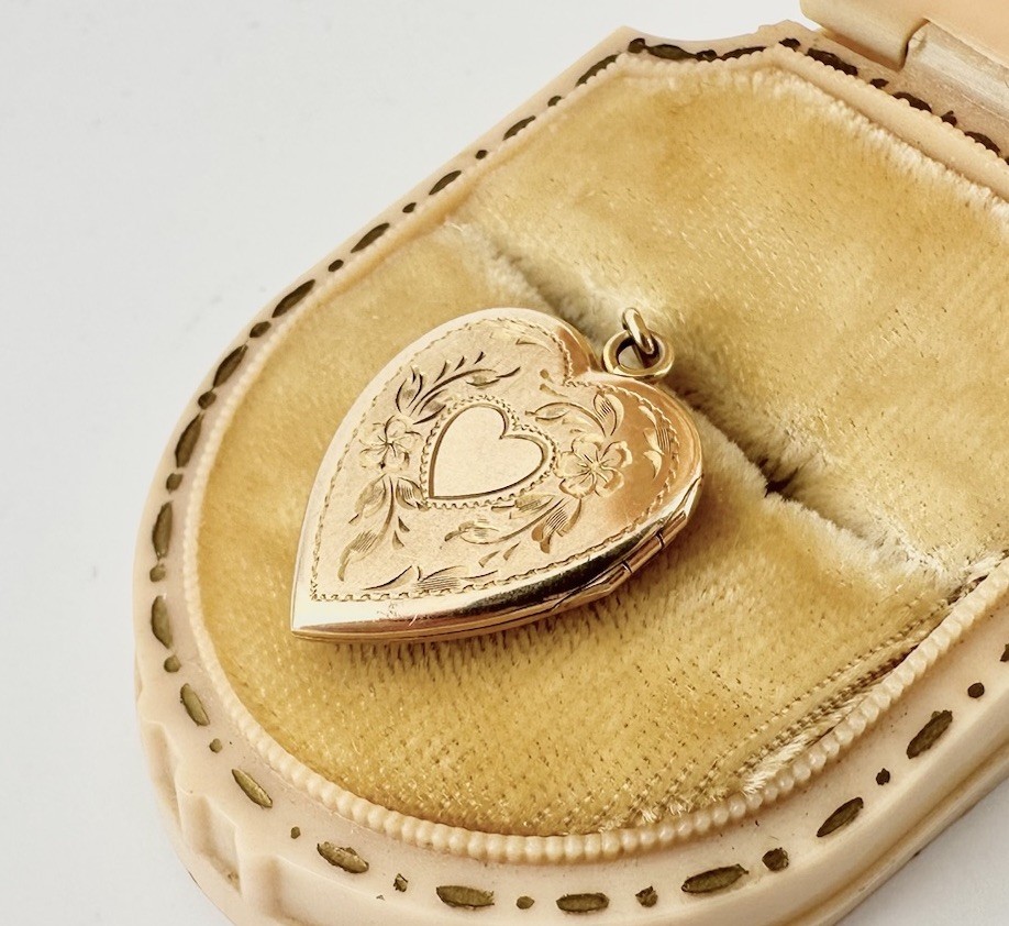 VTG Antique 10k Yellow Gold Heart Locket Pendant Signed 2.9G Photo Estate Read VTG Antique 10k Yellow Gold Heart Locket Pendant Signed 2.9G Photo Estate Read