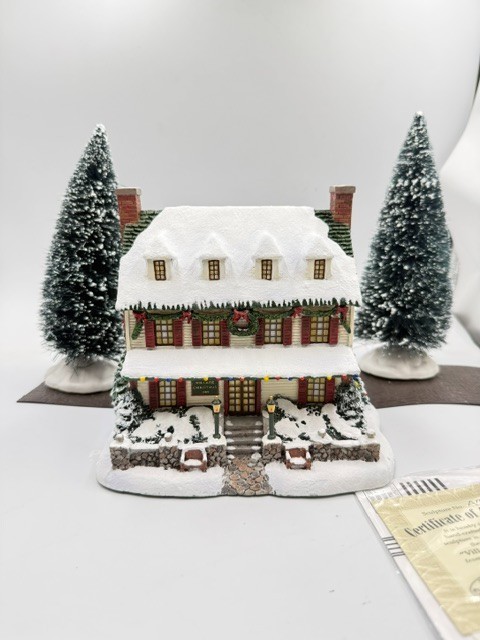 Hawthorne Village - Thomas Kinkade Village Christmas Inn