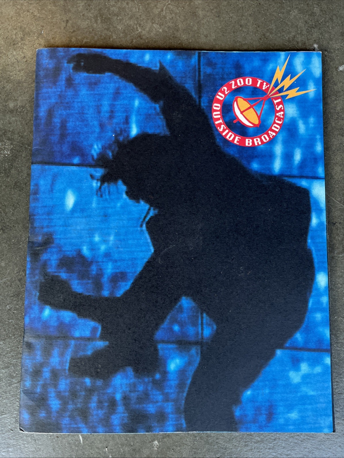 RARE U2 (1992) ZOO TV OUTSIDE BROADCAST CONCERT TOUR PROGRAM BOOK EXC COND
