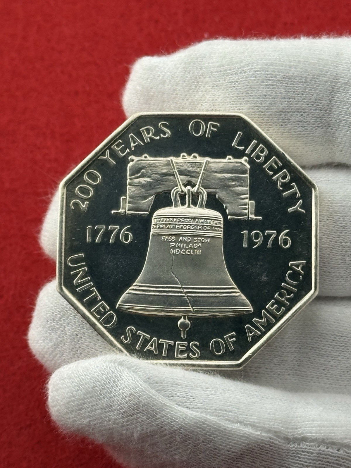Rare Vintage 1776-1976 200 Years of Liberty Octagonal 1 oz .999 Silver Rare Vintage 1776-1976 200 Years of Liberty Octagonal 1 oz .999 Silver