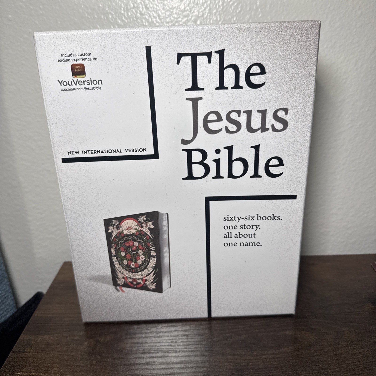 NIV The Jesus Bible Gray Floral Leathersoft NIV The Jesus Bible Gray Floral Leathersoft