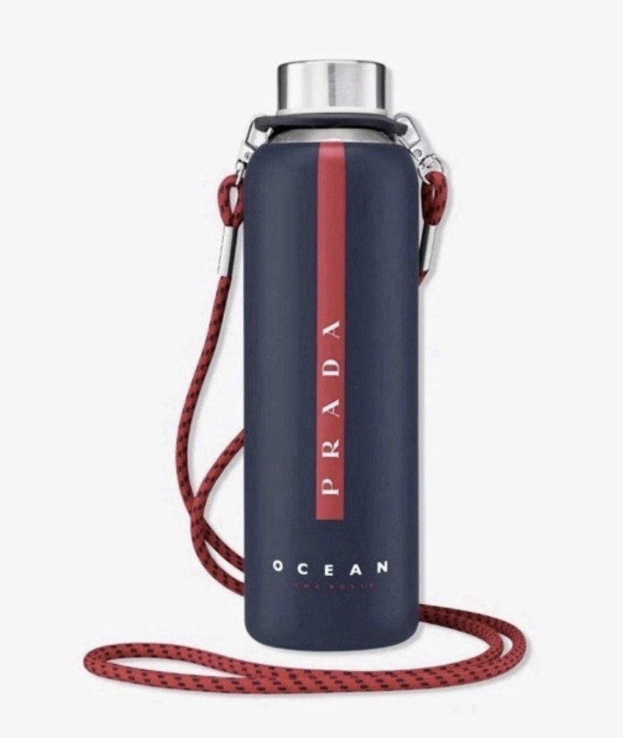 New In Box Prada Beauty Luna Rossa Screw-Top & Handle 16 oz 500ml Water Bottle New In Box Prada Beauty Luna Rossa Screw-Top & Handle 16 oz 500ml Water Bottle