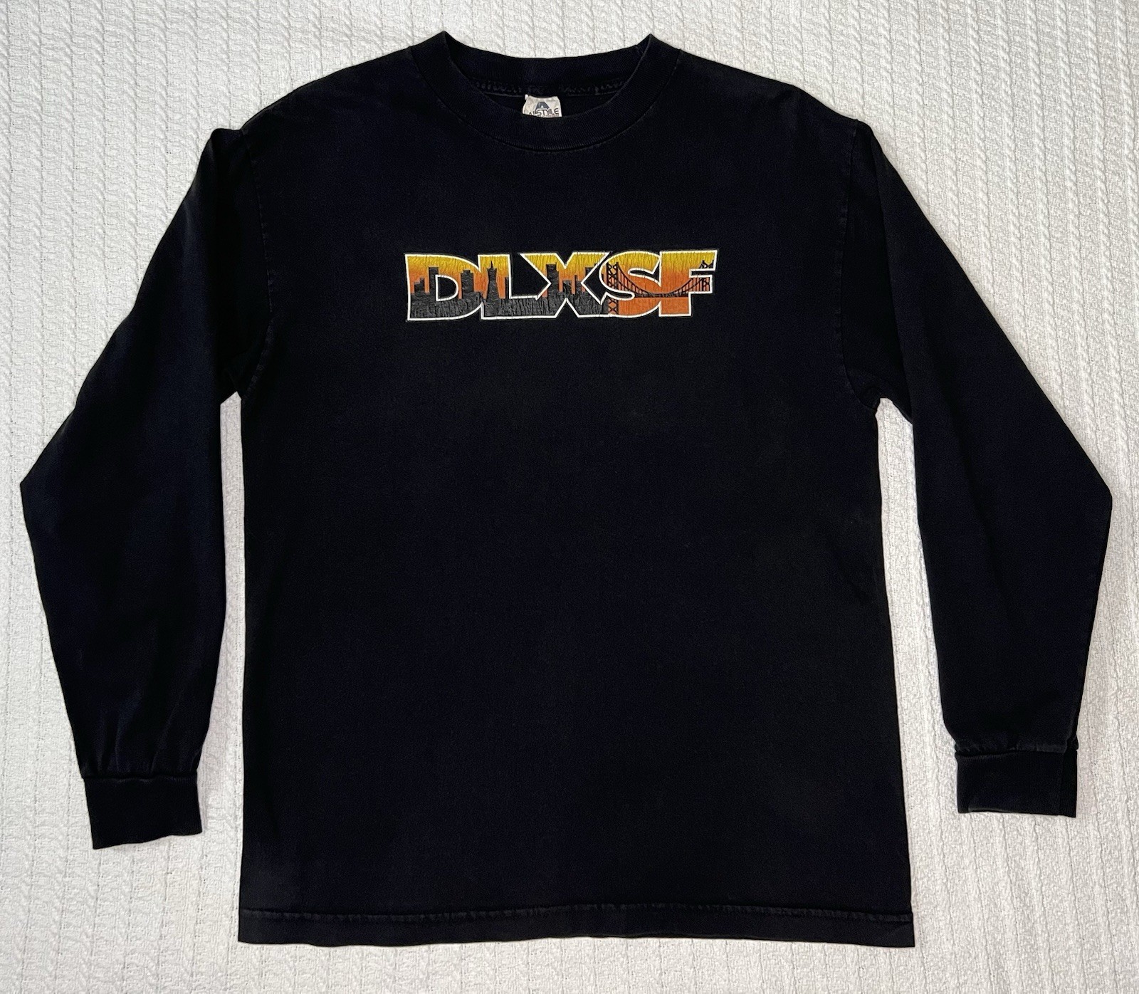 DELUXE SF Skateboards MD 19” X 27” Rare VTG 2000s DLXSF Shirt San Francisco DELUXE SF Skateboards MD 19” X 27” Rare VTG 2000s DLXSF Shirt San Francisco