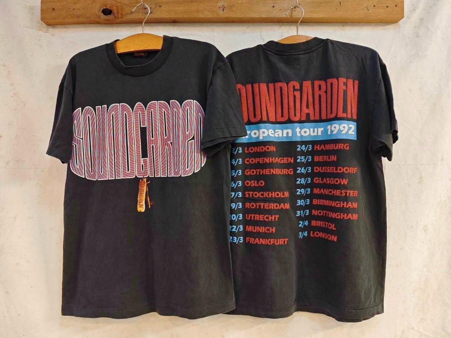 Soundgarden 1992 Tour Vintage 90s Rock Band Sz.L Single Stitch T-Shirt REPRINT Soundgarden 1992 Tour Vintage 90s Rock Band Sz.L Single Stitch T-Shirt REPRINT