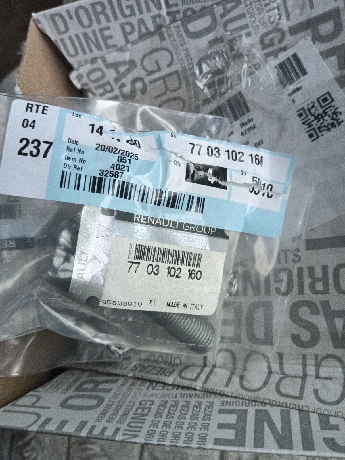 NEW GENUINE RENAULT DACIA Bolt And Washer 7703102160 NEW GENUINE RENAULT DACIA Bolt And Washer 7703102160