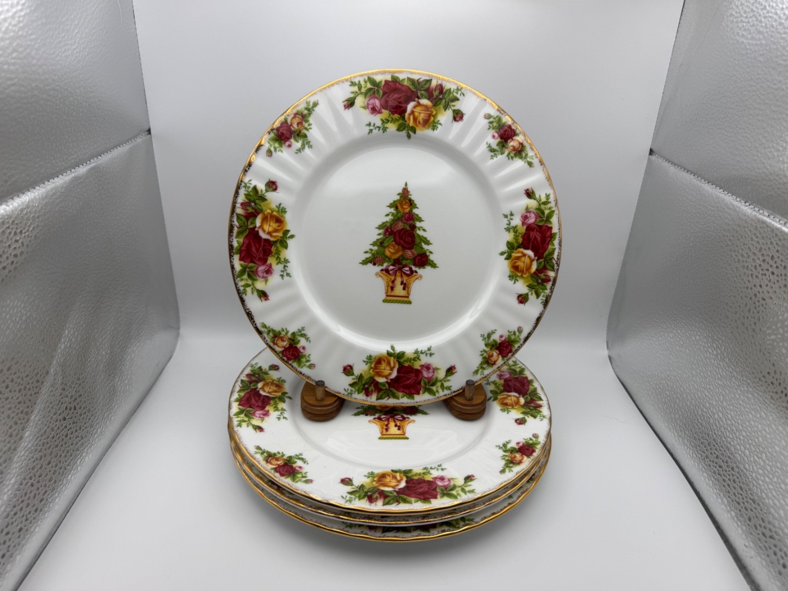 4x Royal Albert Bone China OLD COUNTRY ROSES Holiday Christmas Tree Salad Plates 4x Royal Albert Bone China OLD COUNTRY ROSES Holiday Christmas Tree Salad Plates