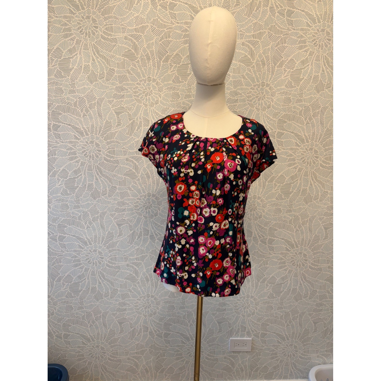 Boden Navy Blue Floral Silk Blend Cap Sleeve Blouse WA641 US 2 UK 6 Boden Navy Blue Floral Silk Blend Cap Sleeve Blouse WA641 US 2 UK 6