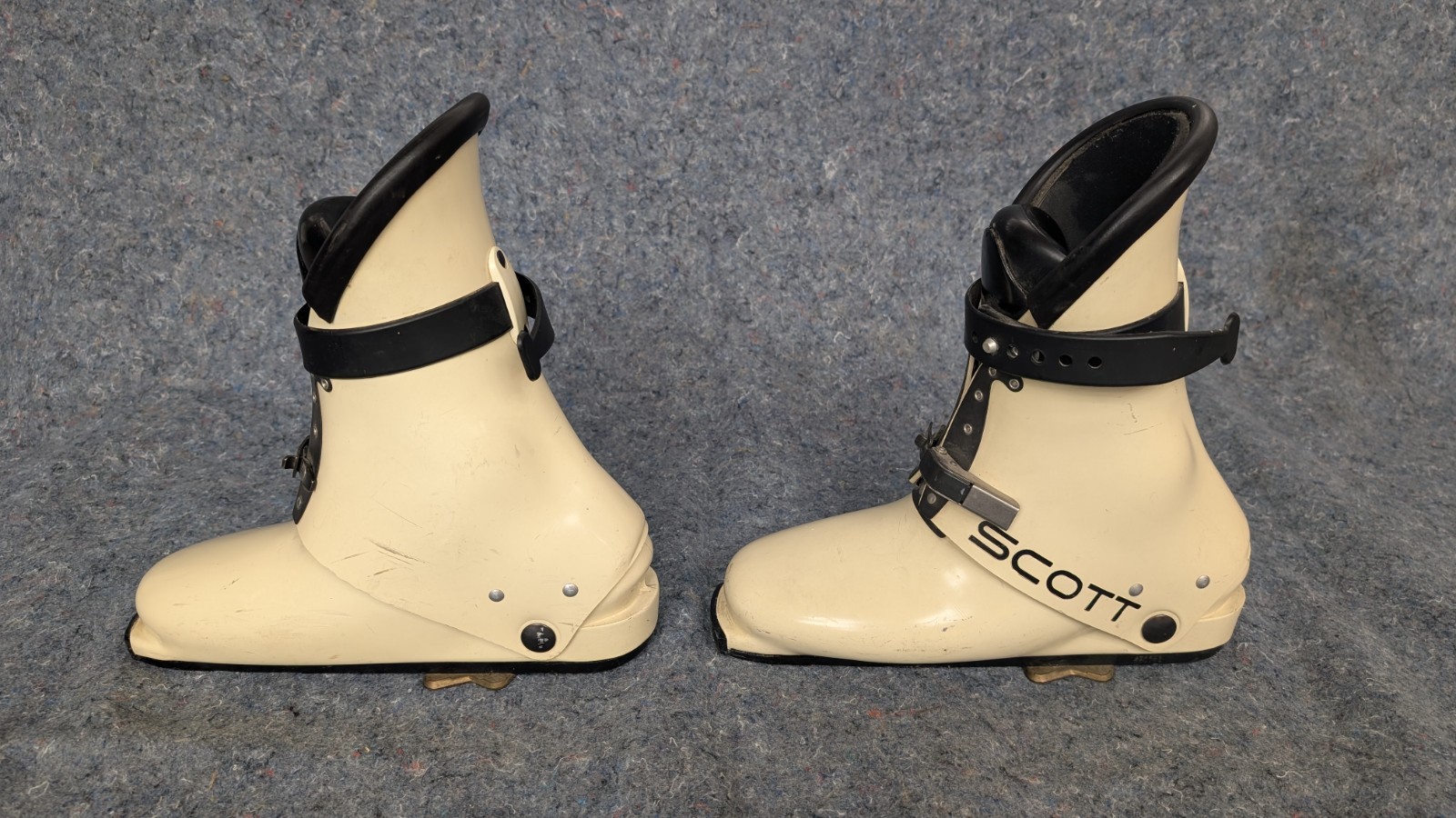 Vintage Scott Ski Boots Cream Beige Tan 1970’s Size 9 Large Good Condition Good Vintage Scott Ski Boots Cream Beige Tan 1970’s Size 9 Large Good Condition Good