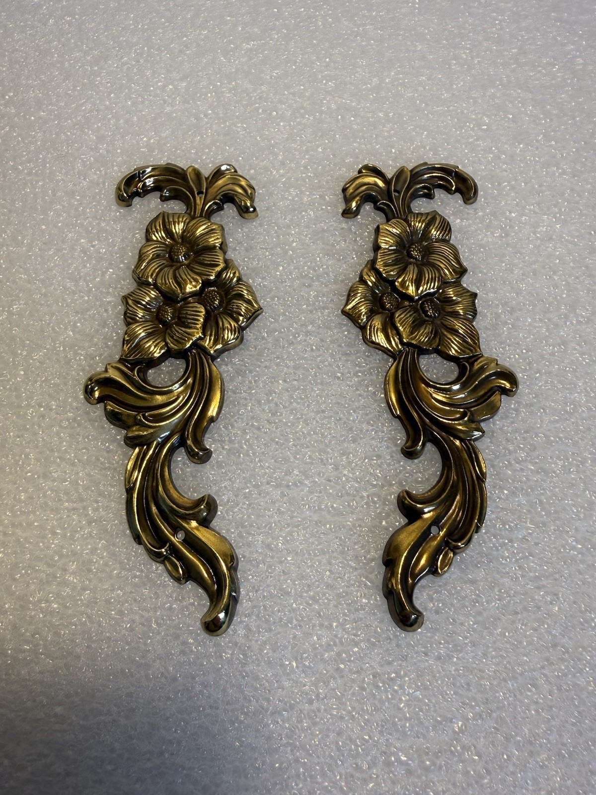 2 Antique brass MCM embellishment flowers brass decoration Hardware Cabinet (57) 2 Antique brass MCM embellishment flowers brass decoration Hardware Cabinet (57)