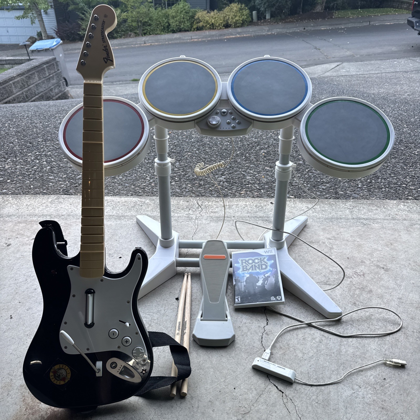 Rock Band 19092 Video Game Instrument Bundle Nintendo Wii Guitar Drums Rock Band 19092 Video Game Instrument Bundle Nintendo Wii Guitar Drums