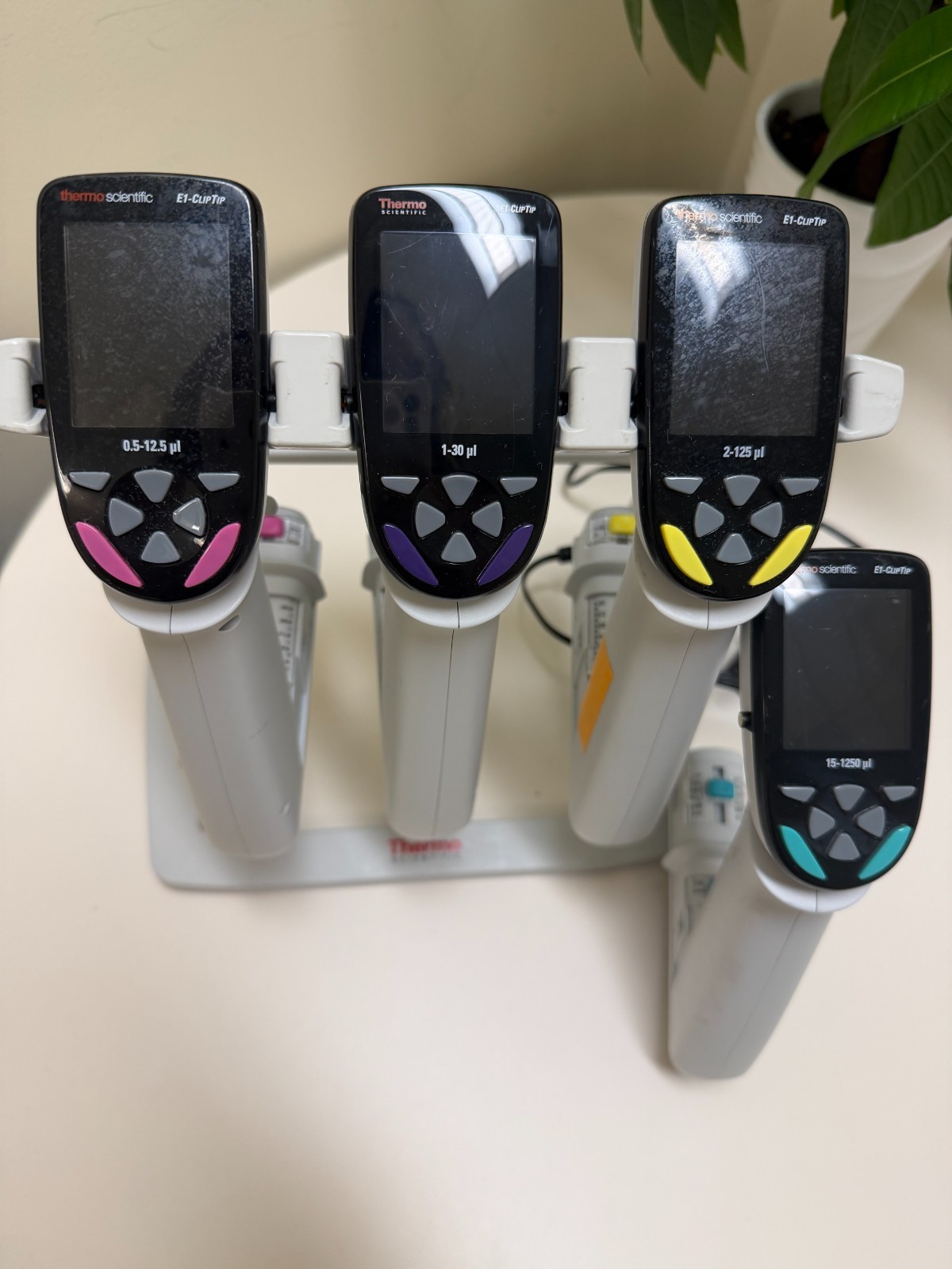 Thermo Scientific E1-ClipTip Electronic Multichannel Pipette Set 0.5–1250 µL
