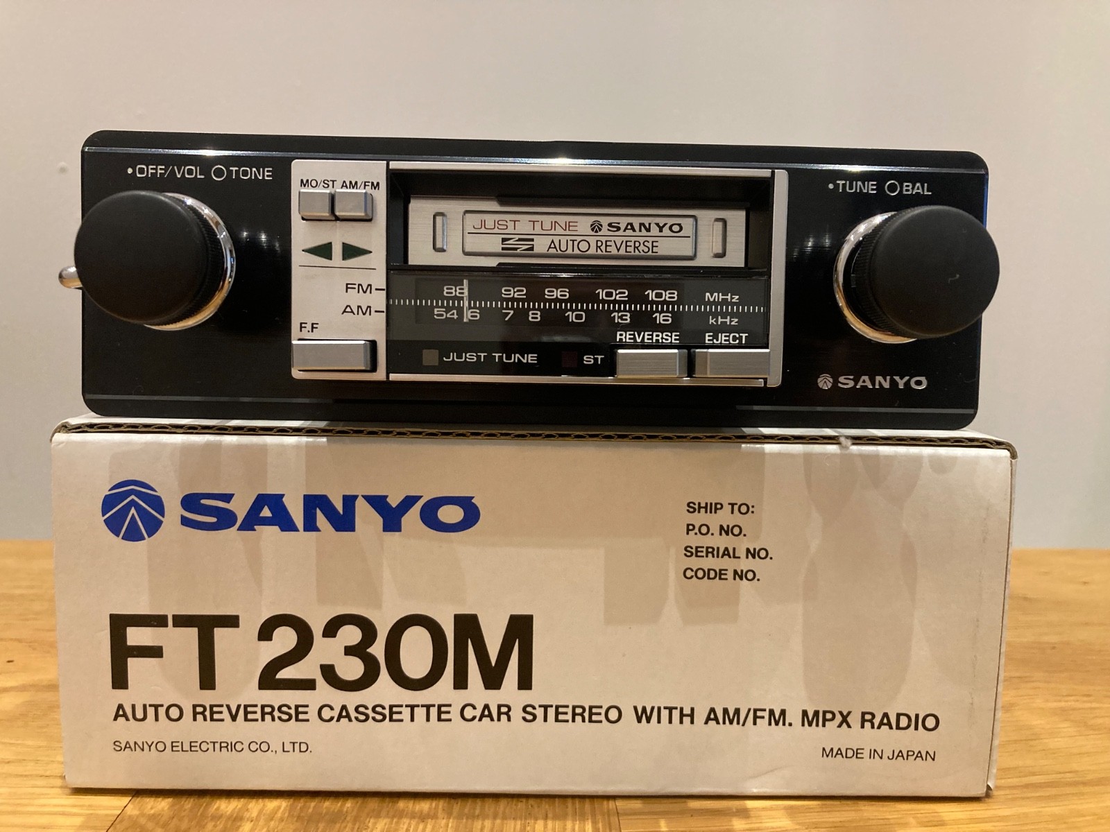 SANYO FT230 CAR RADIO CASSETTE BRAND NEW 1970s.MADE IN JAPAN SANYO FT230 CAR RADIO CASSETTE BRAND NEW 1970s.MADE IN JAPAN