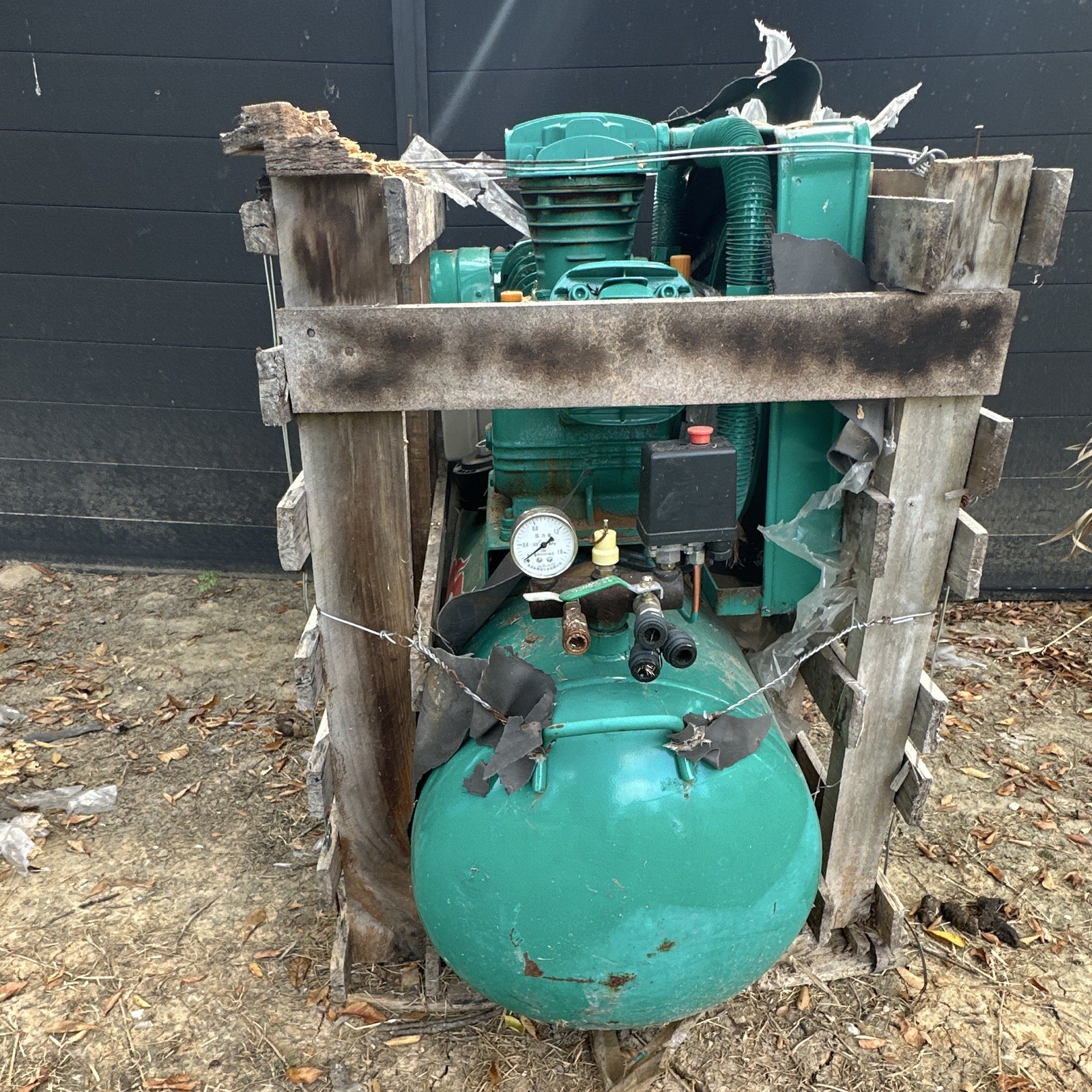 Compresser New Never Used. Would Have To Door Pick Up Asking $2000 Compresser New Never Used. Would Have To Door Pick Up Asking $2000