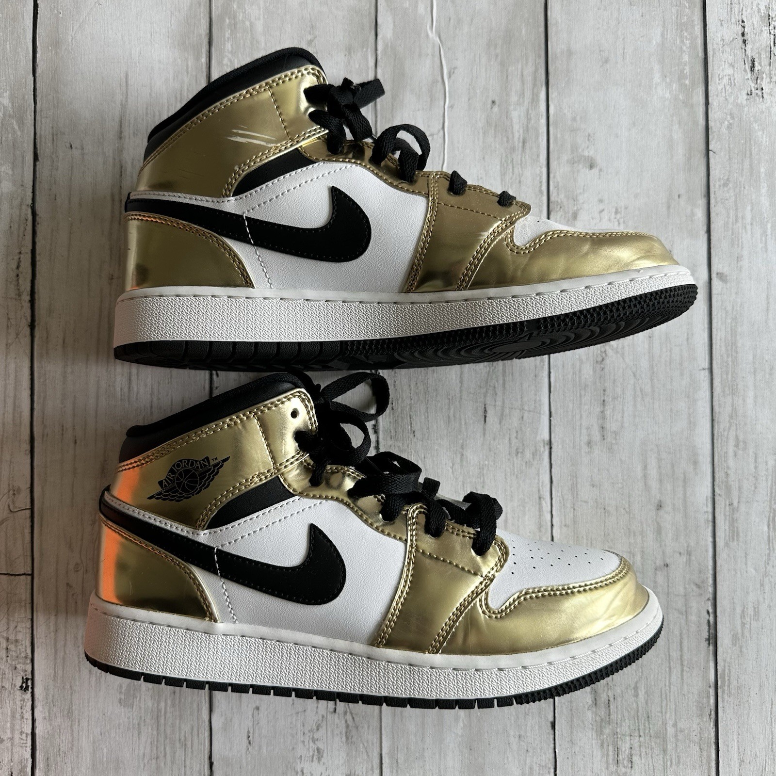 PREOWNED NIKE AIR JORDAN DC1420-700 GOLD WHITE BLACK YOUTH SIZE 6.5 SNEAKERS PREOWNED NIKE AIR JORDAN DC1420-700 GOLD WHITE BLACK YOUTH SIZE 6.5 SNEAKERS