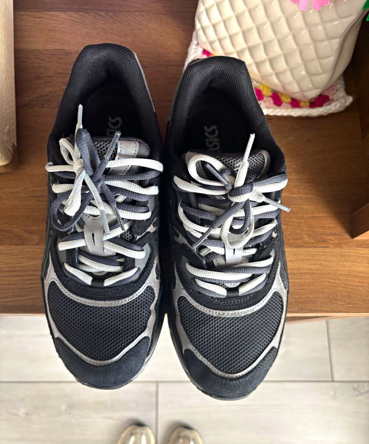 ASICS Gel NYC Men’s Black/Gray Low Top Lace-Up Mesh Sneakers Rubber Sole ASICS Gel NYC Men’s Black/Gray Low Top Lace-Up Mesh Sneakers Rubber Sole