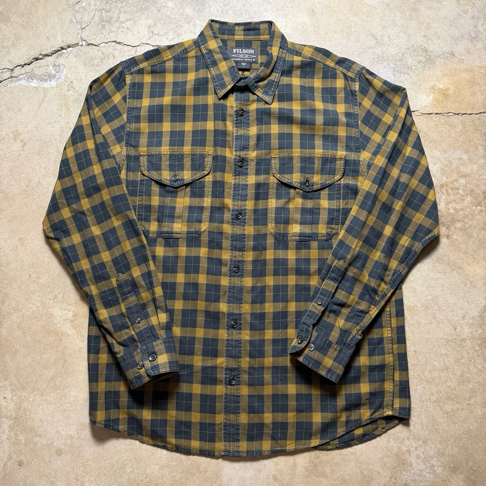 Filson Alaskan Guide Shirt Men\'s Large Black/Yellow Plaid Button Up Long Sleeve Filson Alaskan Guide Shirt Men\'s Large Black/Yellow Plaid Button Up Long Sleeve