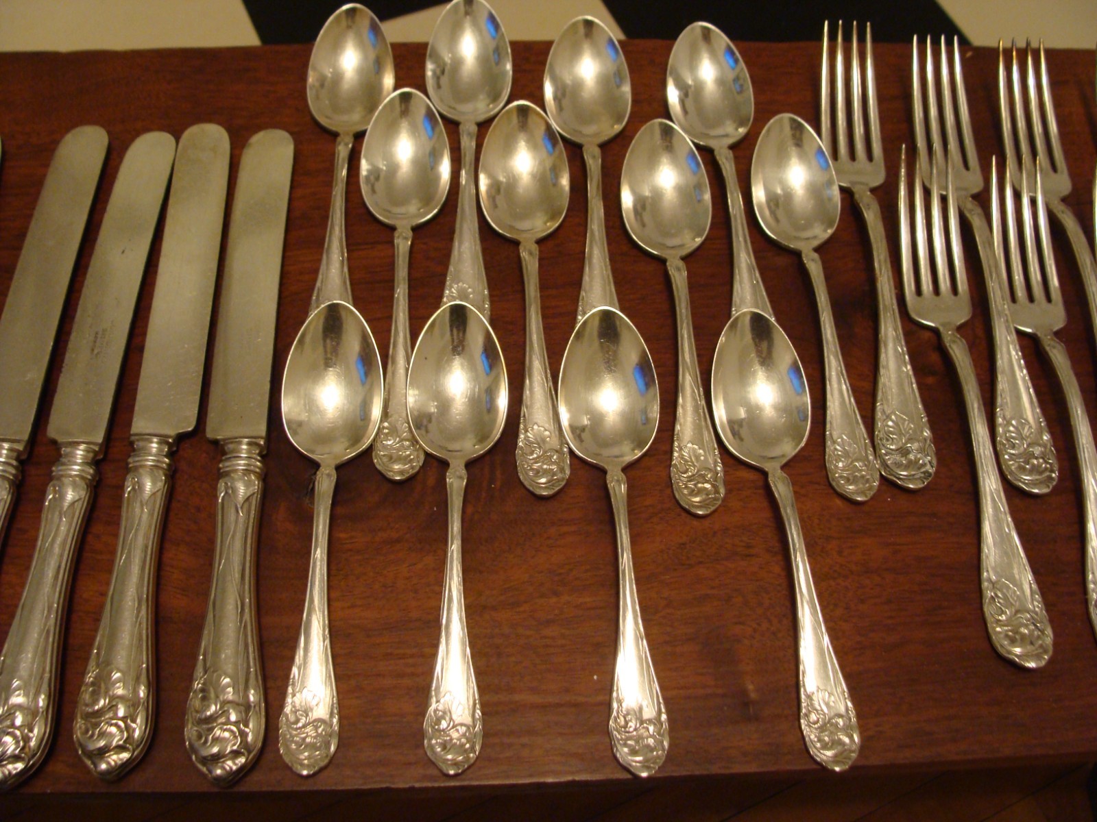 Old Vintage 1847 Rogers Bros Daffodil Pattern Silver plated Set Of 35 Pcs Nice Old Vintage 1847 Rogers Bros Daffodil Pattern Silver plated Set Of 35 Pcs Nice