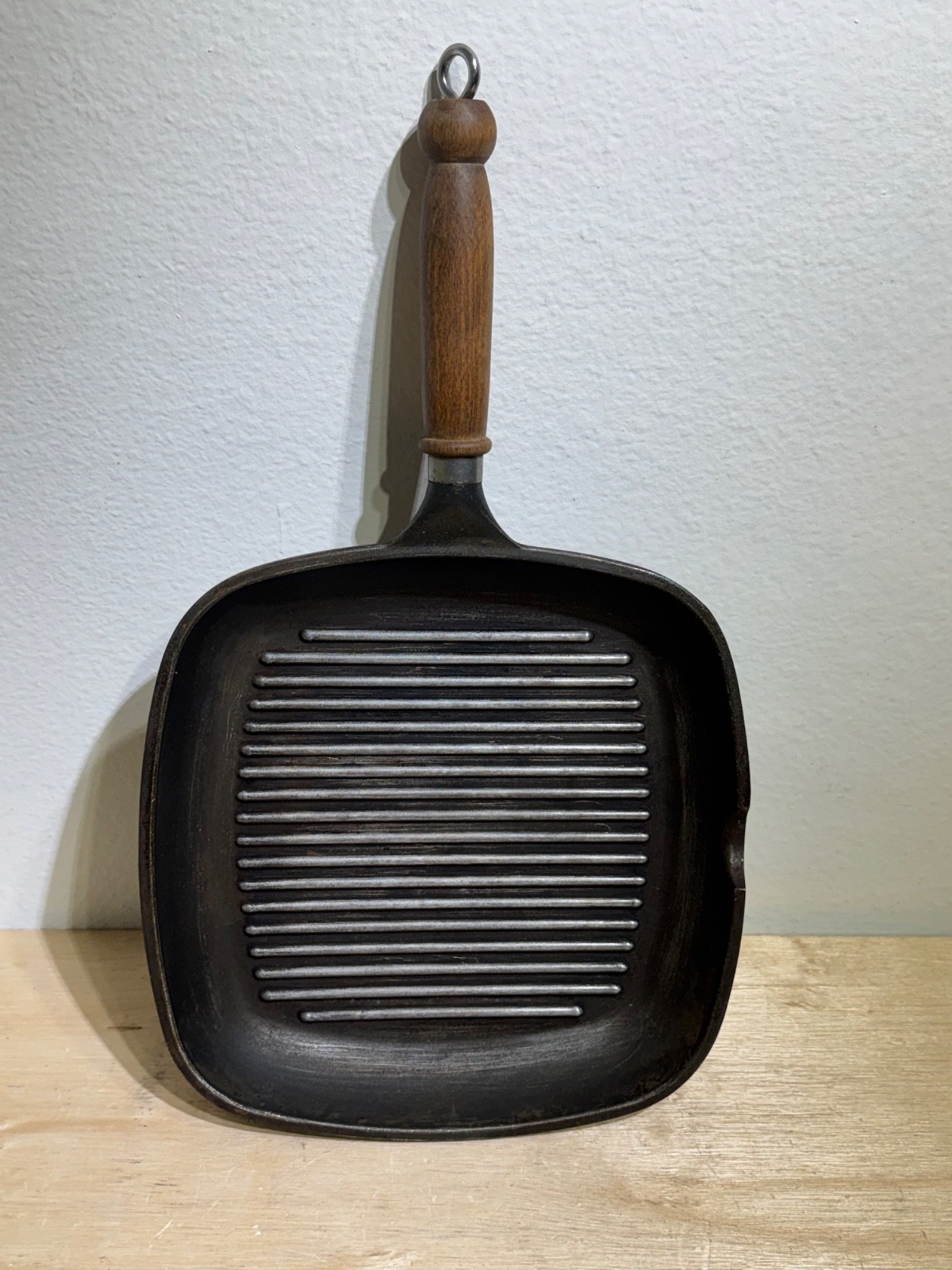 Vintage Roch Guss | 11-inch Flat Grill Fry Pan Wood Handle | Made In Italy