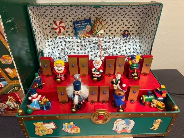 Vintage 1994 Mr Christmas Santa’s Musical Toy Chest Works Great see VIDEO Vintage 1994 Mr Christmas Santa’s Musical Toy Chest Works Great see VIDEO