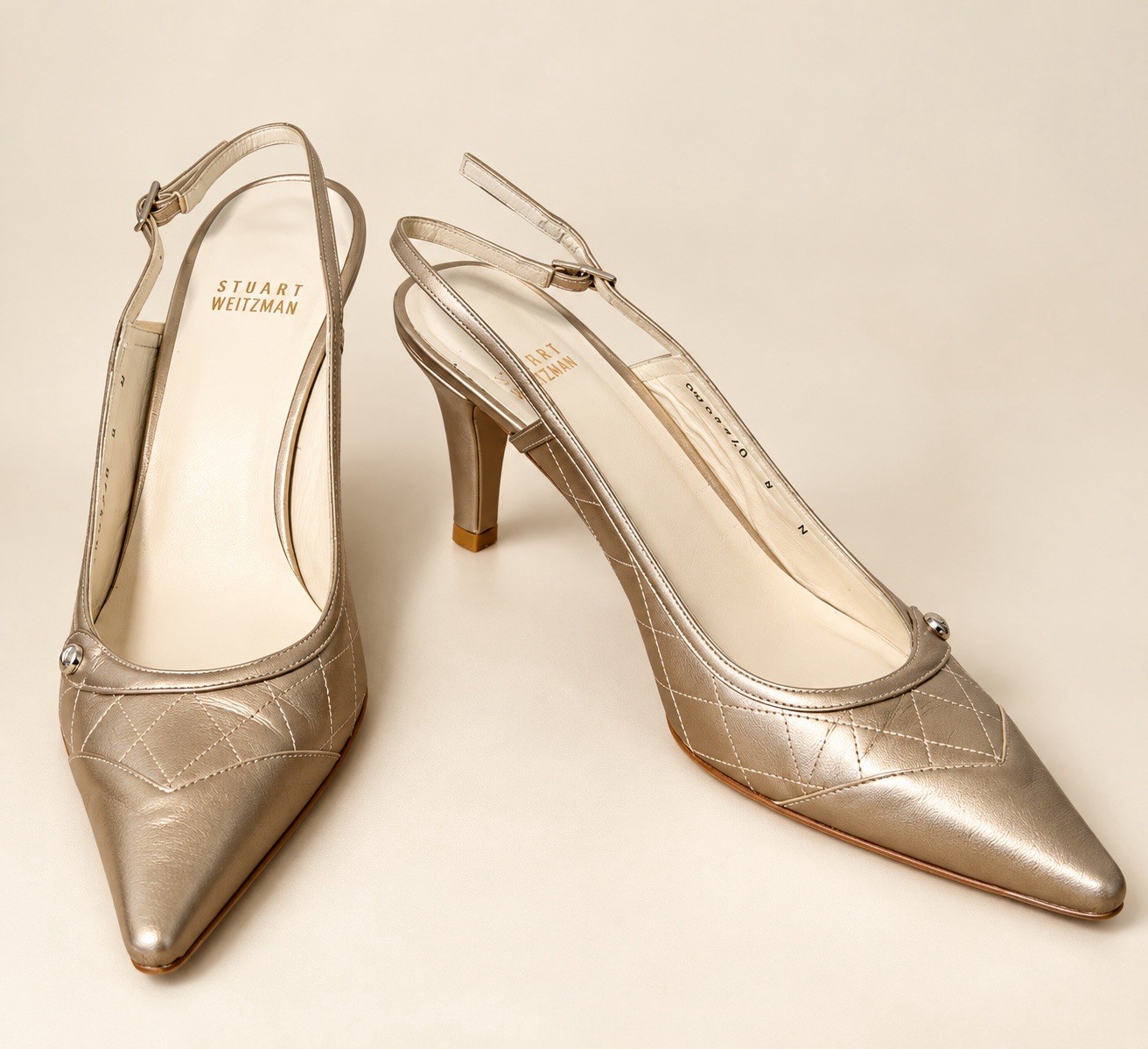 Stuart Weitzman Silver Pointed Toe Slingback Stiletto Heels 9N CW03760 Stuart Weitzman Silver Pointed Toe Slingback Stiletto Heels 9N CW03760