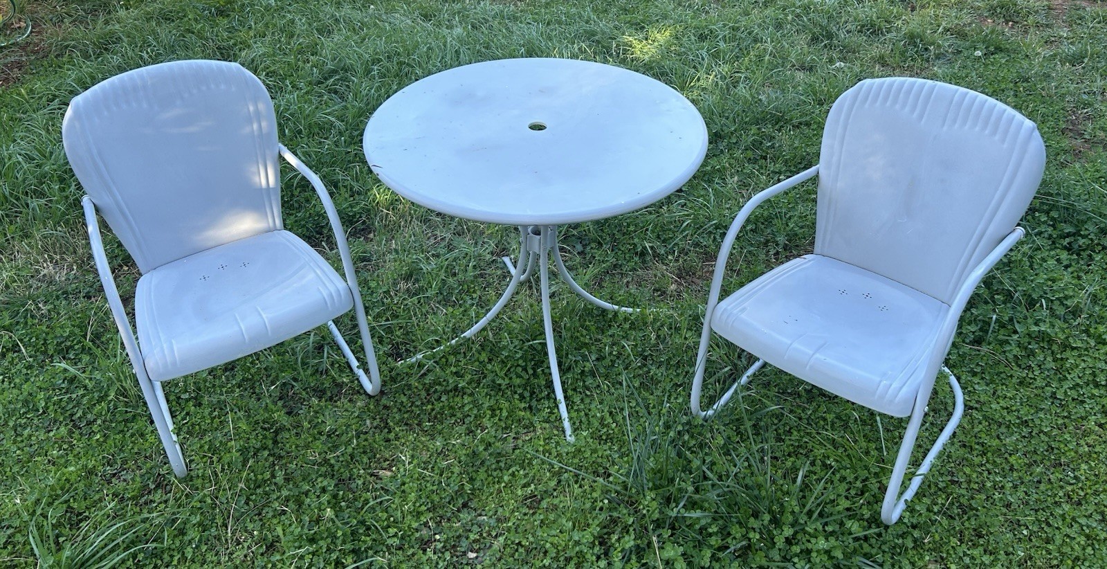 3-Piece Vintage Bistro/Patio/Garden Set, Round Table & 2 Chairs