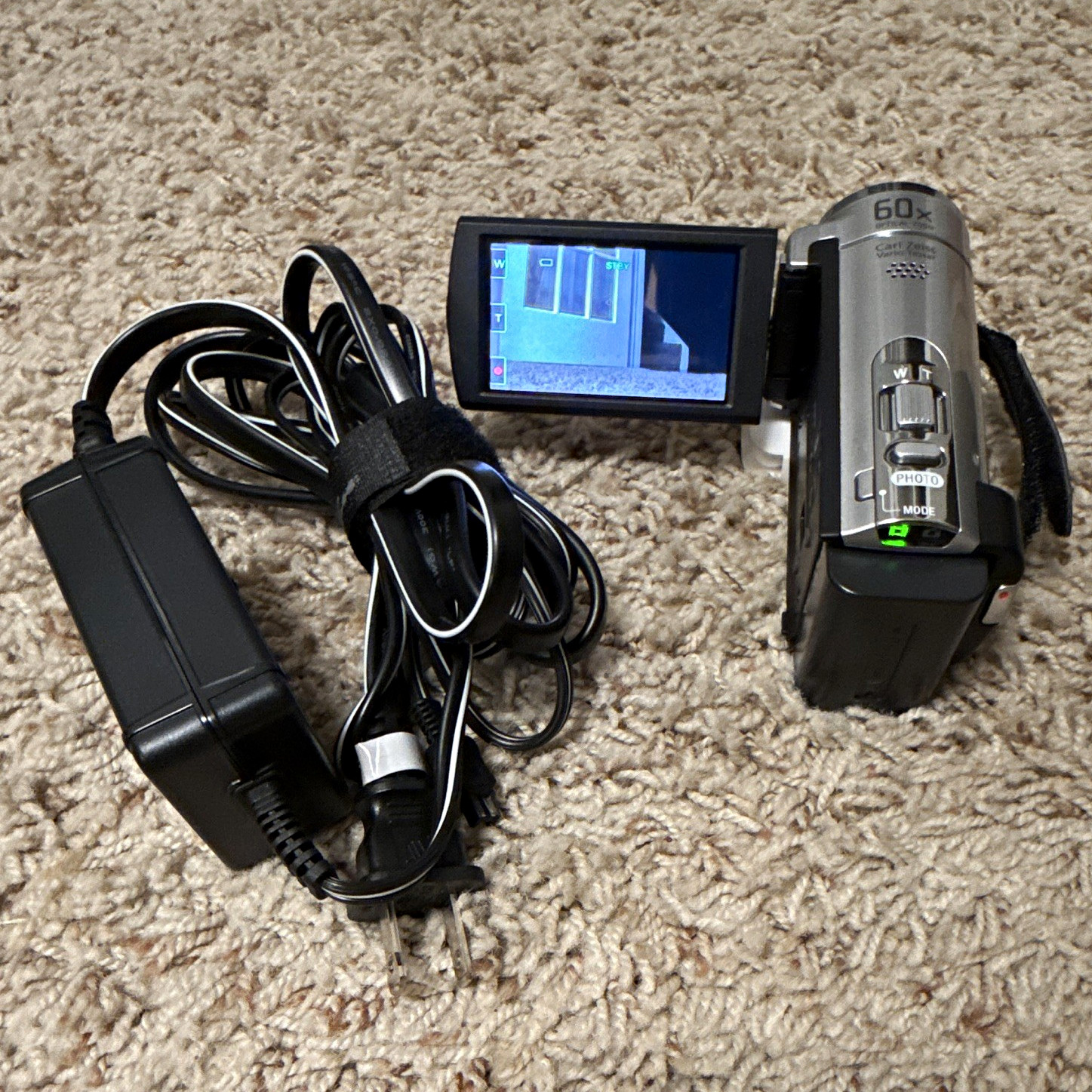 Sony Handycam DCR-SX44 Silver/Black SD Camcorder 60x Zoom 4GB Face Detect Sony Handycam DCR-SX44 Silver/Black SD Camcorder 60x Zoom 4GB Face Detect