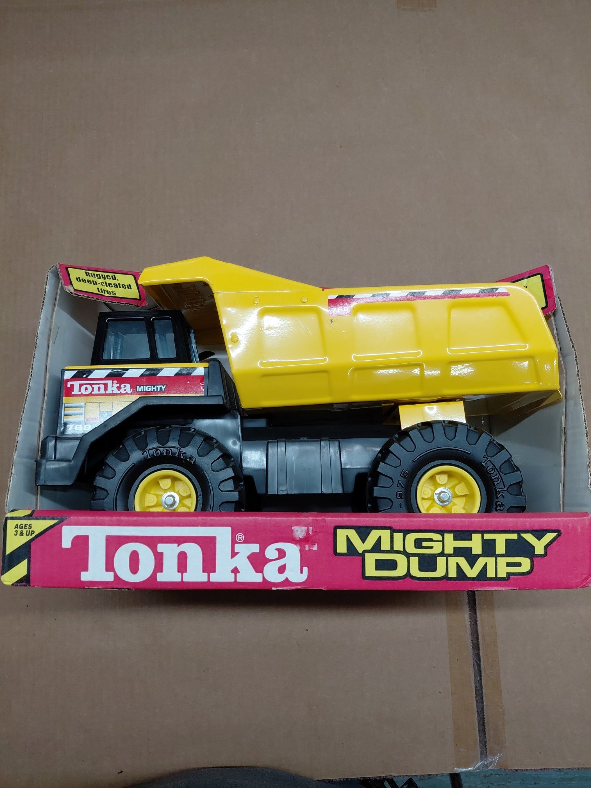 Vintage 2001 Tonka Mighty Dump Truck 93901 Hasbro 2001 new in box Vintage 2001 Tonka Mighty Dump Truck 93901 Hasbro 2001 new in box