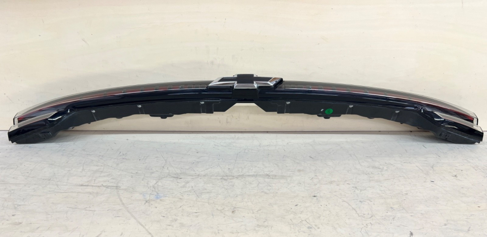 OEM 2024-2025 CHEVY EQUINOX EV Rear Lift Gate Mounted LED Tail Light NICE OEM 2024-2025 CHEVY EQUINOX EV Rear Lift Gate Mounted LED Tail Light NICE