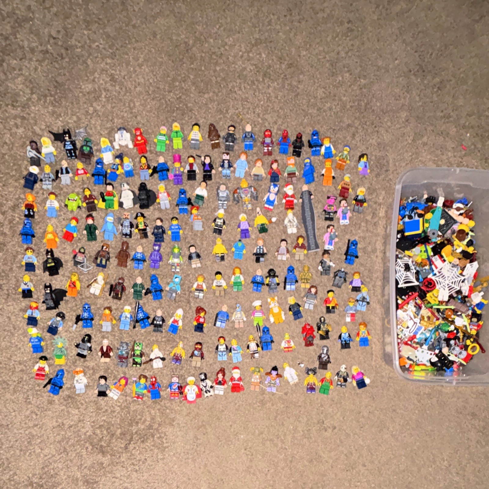 HUGE LEGO MINI FIGURE LOT 200+ HUGE LEGO MINI FIGURE LOT 200+