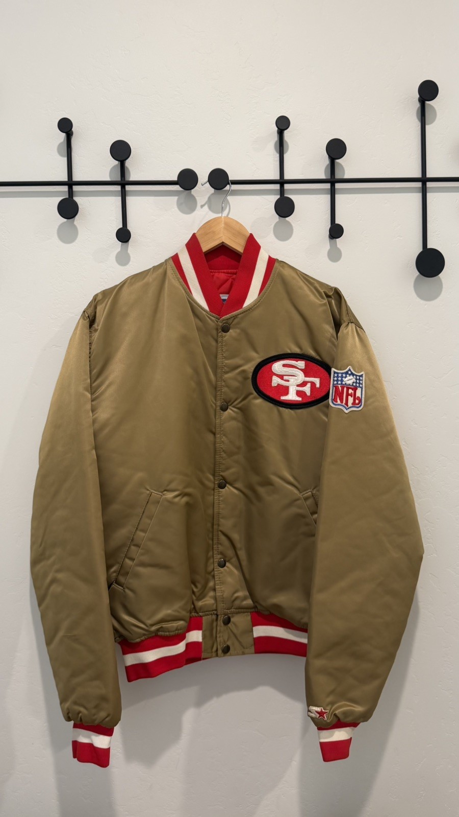 Great condition Authentic Vintage 49ers ProLine Starter Gold Satin jacket Med. Great condition Authentic Vintage 49ers ProLine Starter Gold Satin jacket Med.
