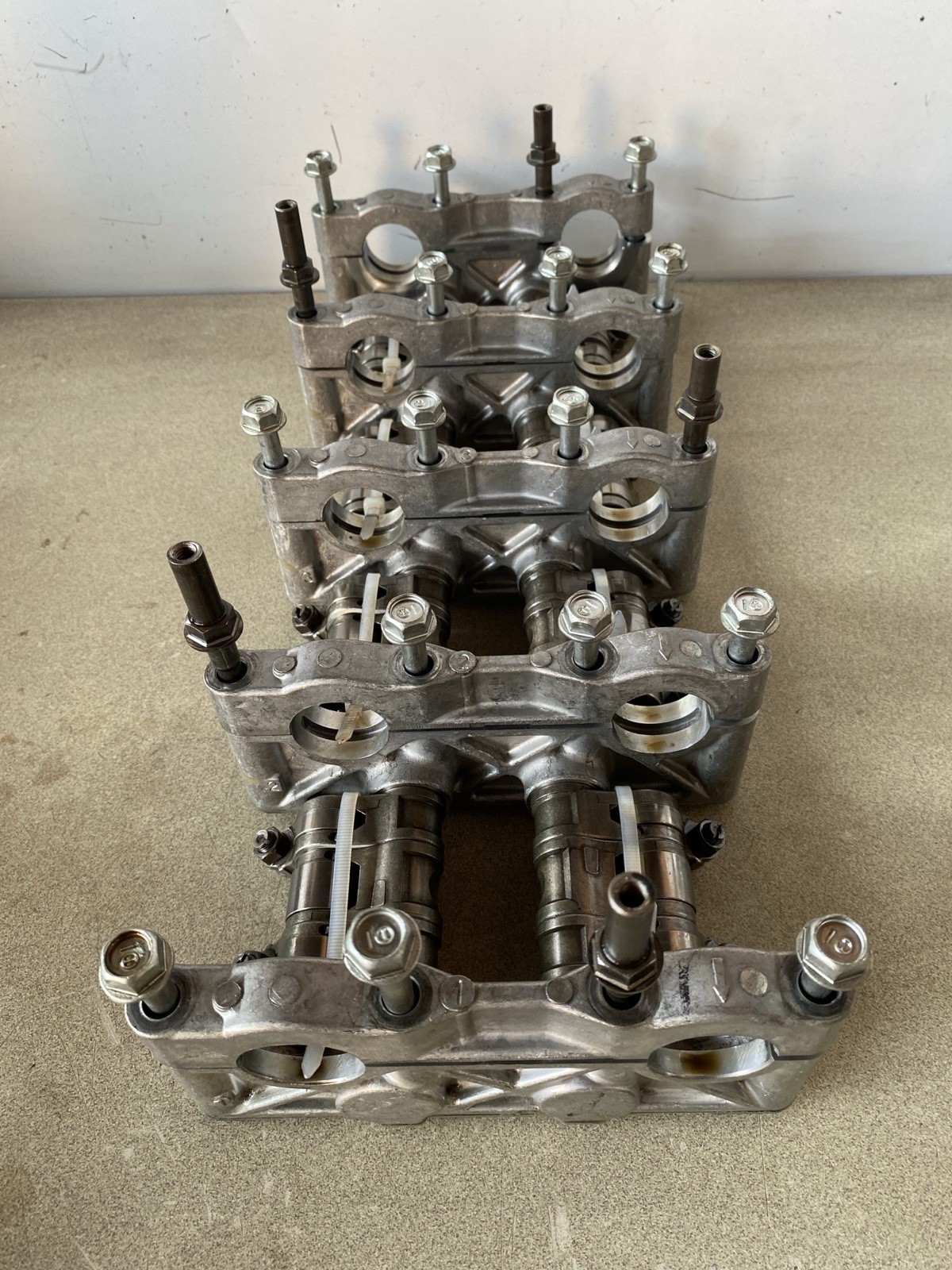00-09 HONDA S2000 AP1/AP2/F20C/F22C OEM CAMSHAFT HOLDER/CAM CAPS+ROCKERS 00-09 HONDA S2000 AP1/AP2/F20C/F22C OEM CAMSHAFT HOLDER/CAM CAPS+ROCKERS