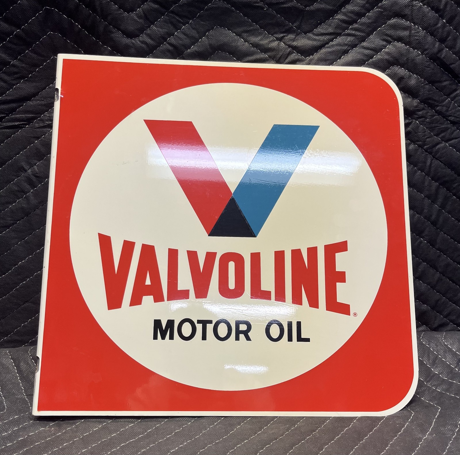 Vintage Valvoline Motor Oil Metal Sign (15 x 15) Vintage Valvoline Motor Oil Metal Sign (15 x 15)