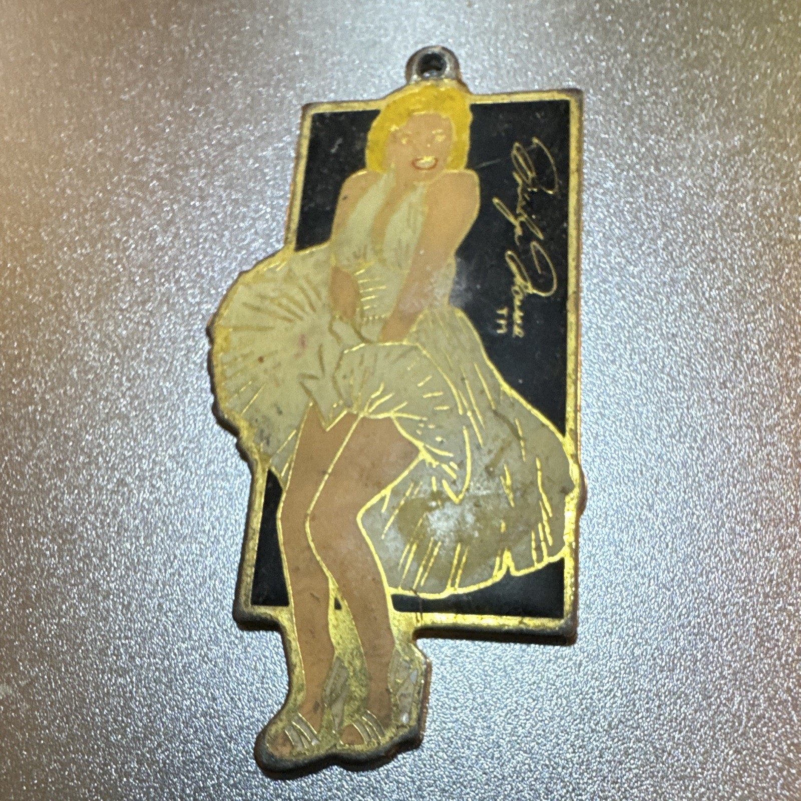 Vintage 1989 Marilyn Monroe Enamel Keychain Seven Year Itch Pose Official Estate Vintage 1989 Marilyn Monroe Enamel Keychain Seven Year Itch Pose Official Estate