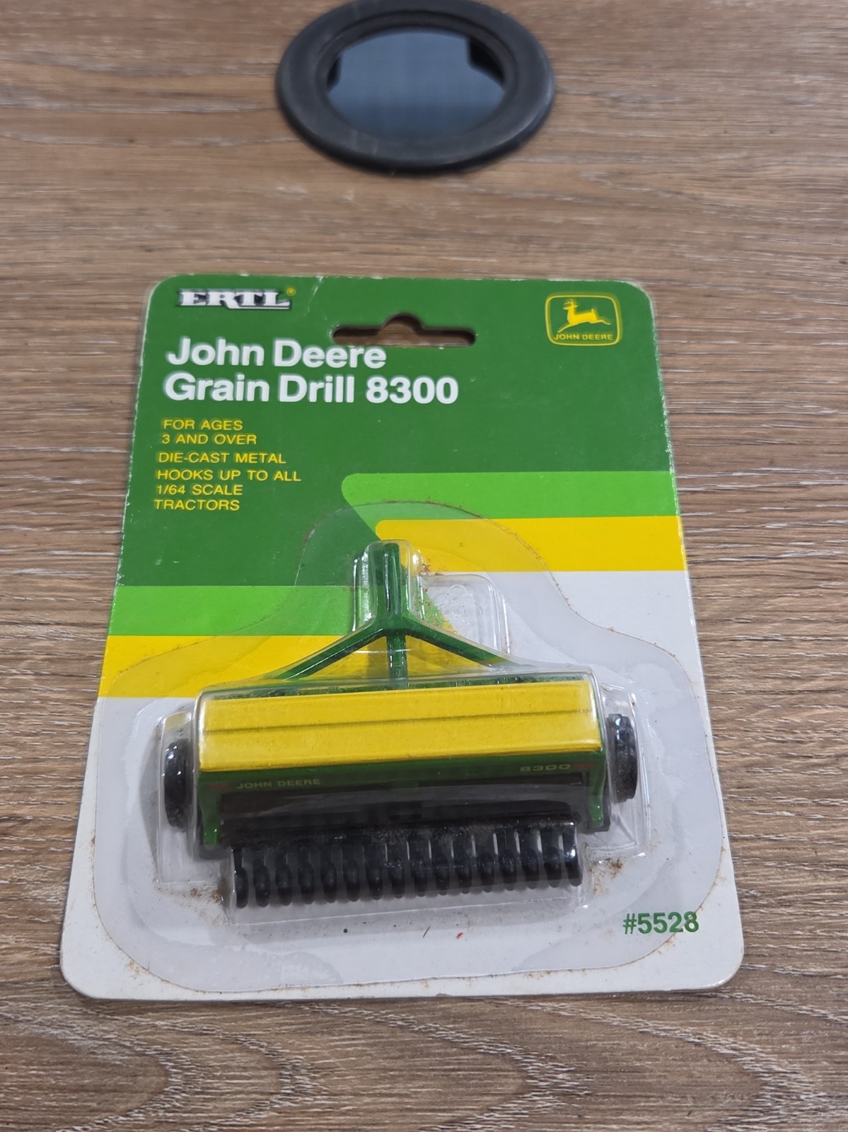 Ertl 1991 1/64 scale John Deere Grain drill 8300 diecast sealed Ertl 1991 1/64 scale John Deere Grain drill 8300 diecast sealed
