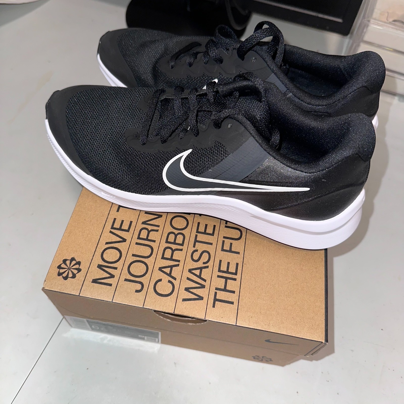 Nike Star Runner 3 Low Black Dark Smoke Grey - Size 6Y (Boys)