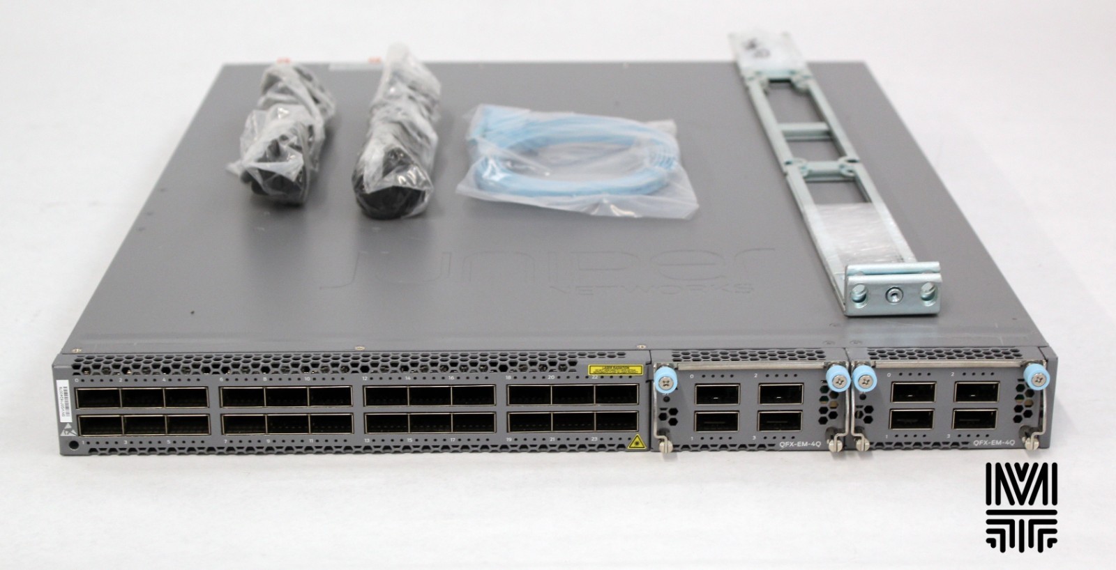 Juniper QFX5100-24Q-3AFO 24x 40GB QSFP+ 2x QFX-EM-4Q Mods Front to Back Airflow