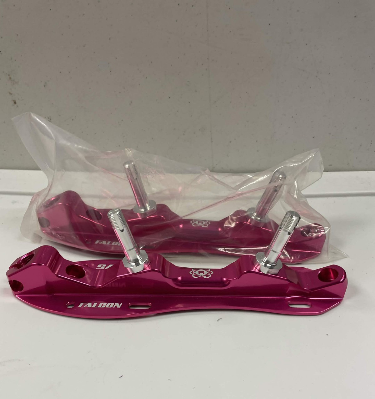 Brand New Atom Skates Falcon Roller Derby Plate, Pink in 5.75, retail discount Brand New Atom Skates Falcon Roller Derby Plate, Pink in 5.75, retail discount